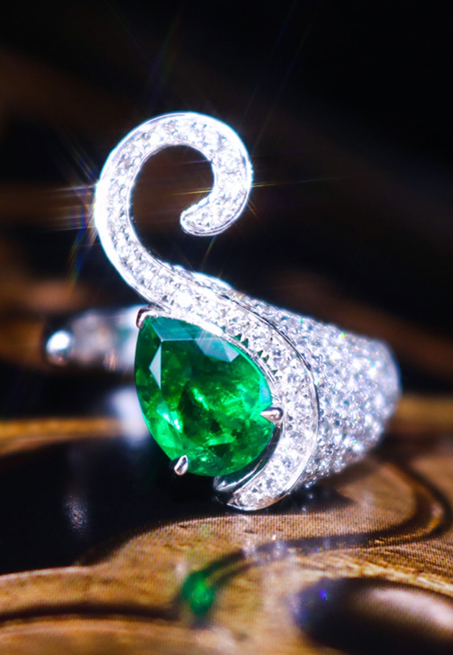 哥伦比亚天然木佐祖母绿戒指Z685