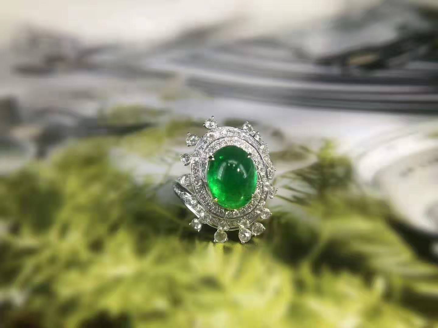 关于一种珍贵且脆弱的贵重宝石祖母绿的保养方法