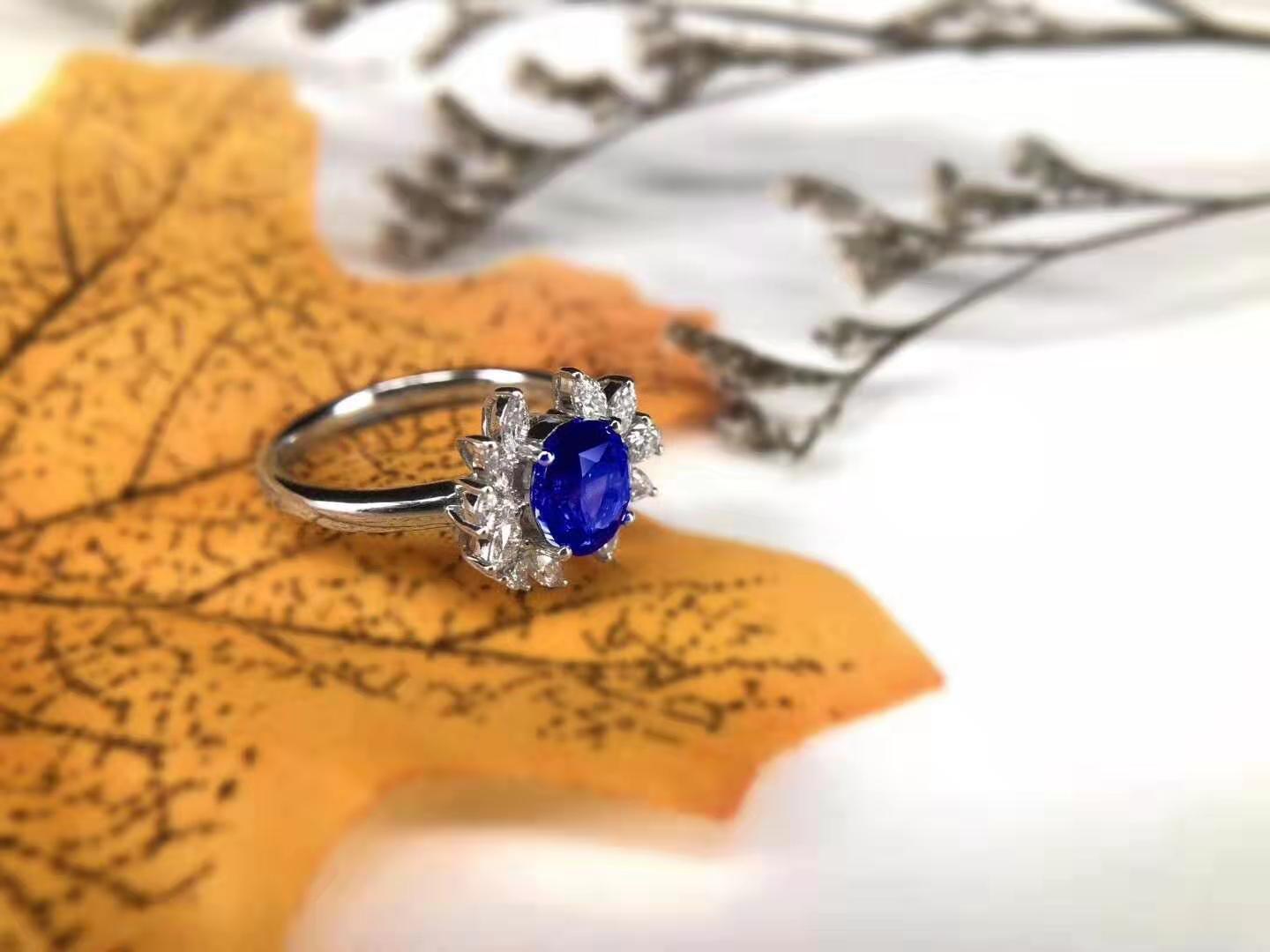 佩戴蓝宝石戒指会拥有美满长久的婚姻和幸福 真的是这样吗