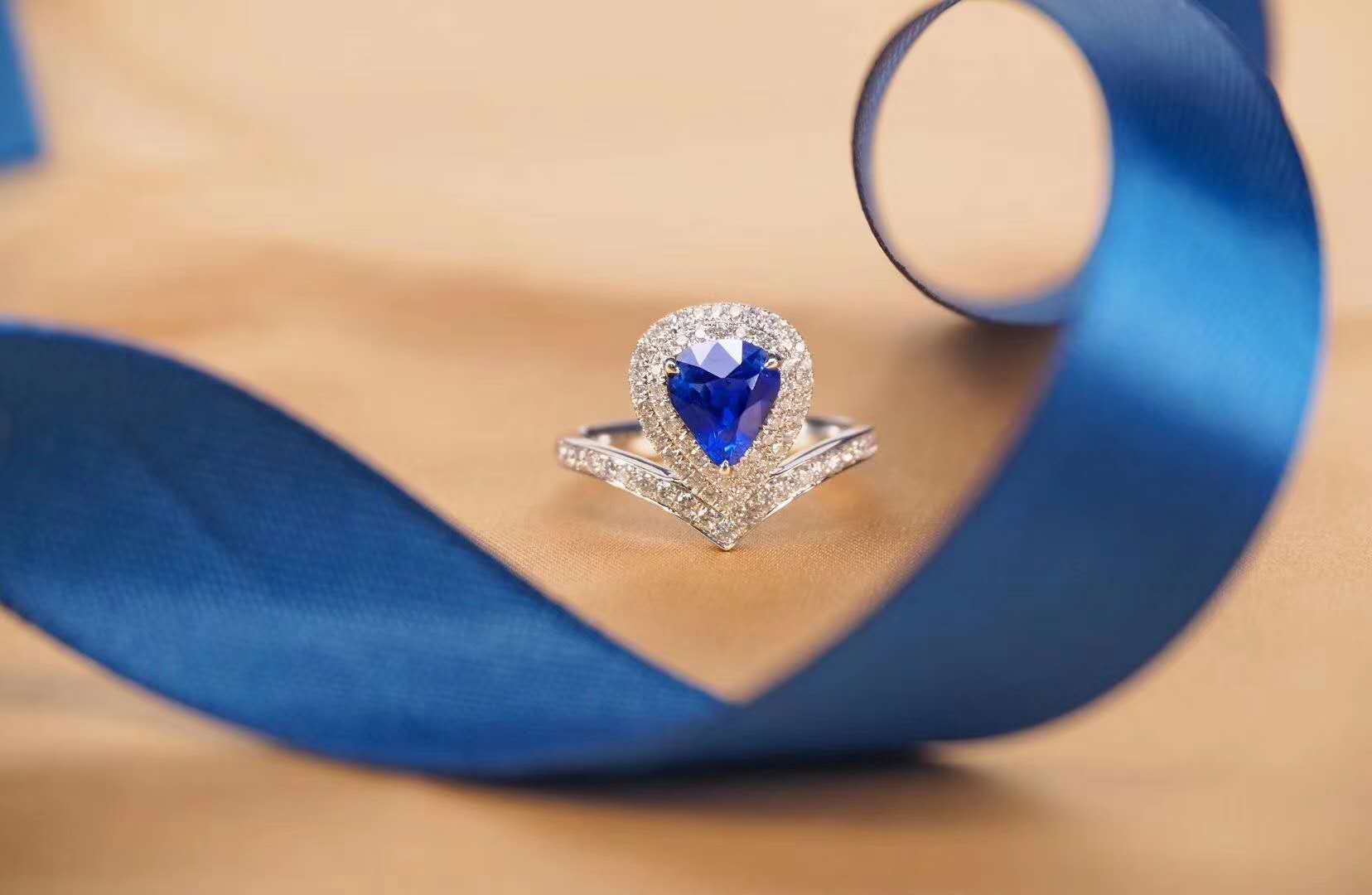 蓝宝石的挑选过程与挑选钻戒的过程一样吗？