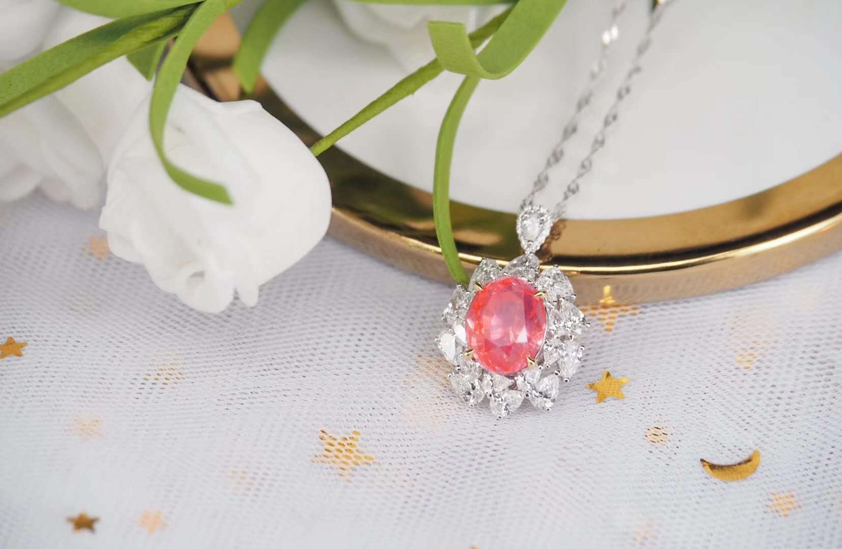 在选购珠宝的时候我们怎么知道哪种宝石适合自己呢？