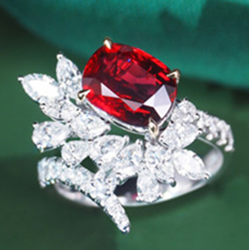 能看见“燃烧的火”与“流动的血”的宝石