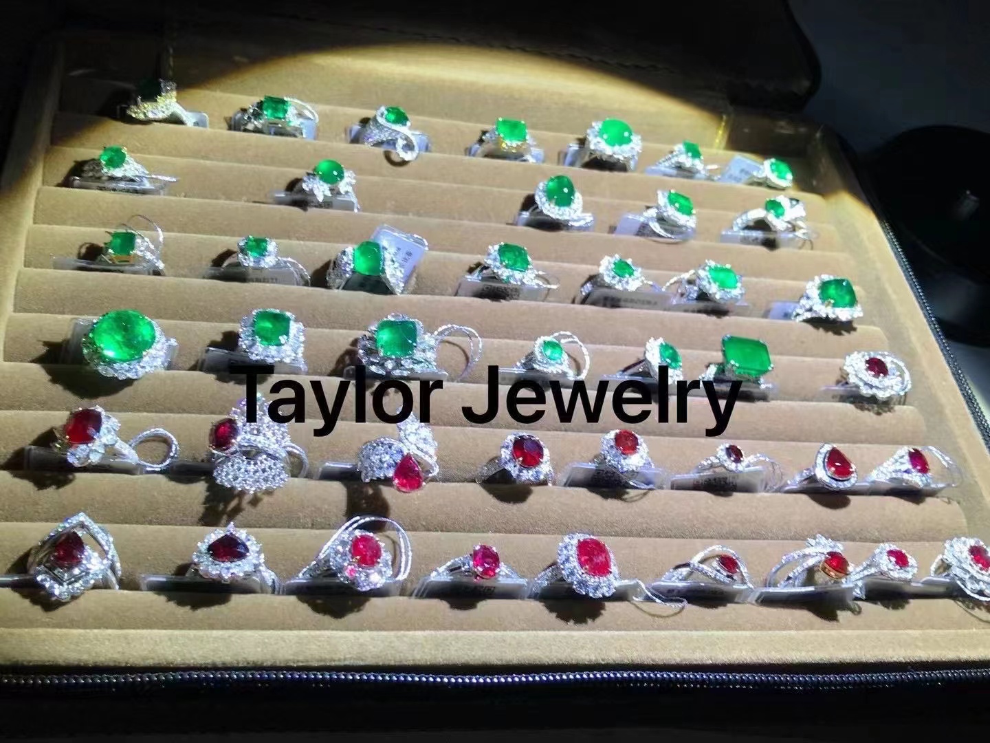 定制首饰选金选k白还是k黄？