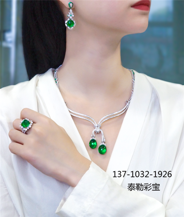 谁说上了年纪才能戴祖母绿？