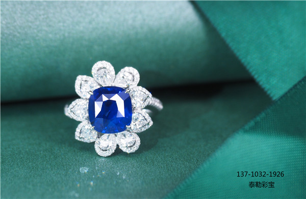 蓝宝石有皇家蓝和矢车菊，该怎么选？