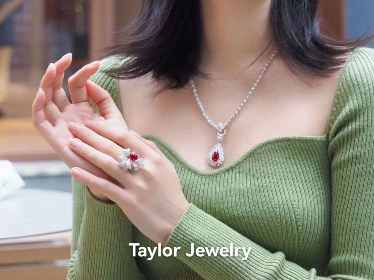 为什么女人一定要戴珠宝首饰？