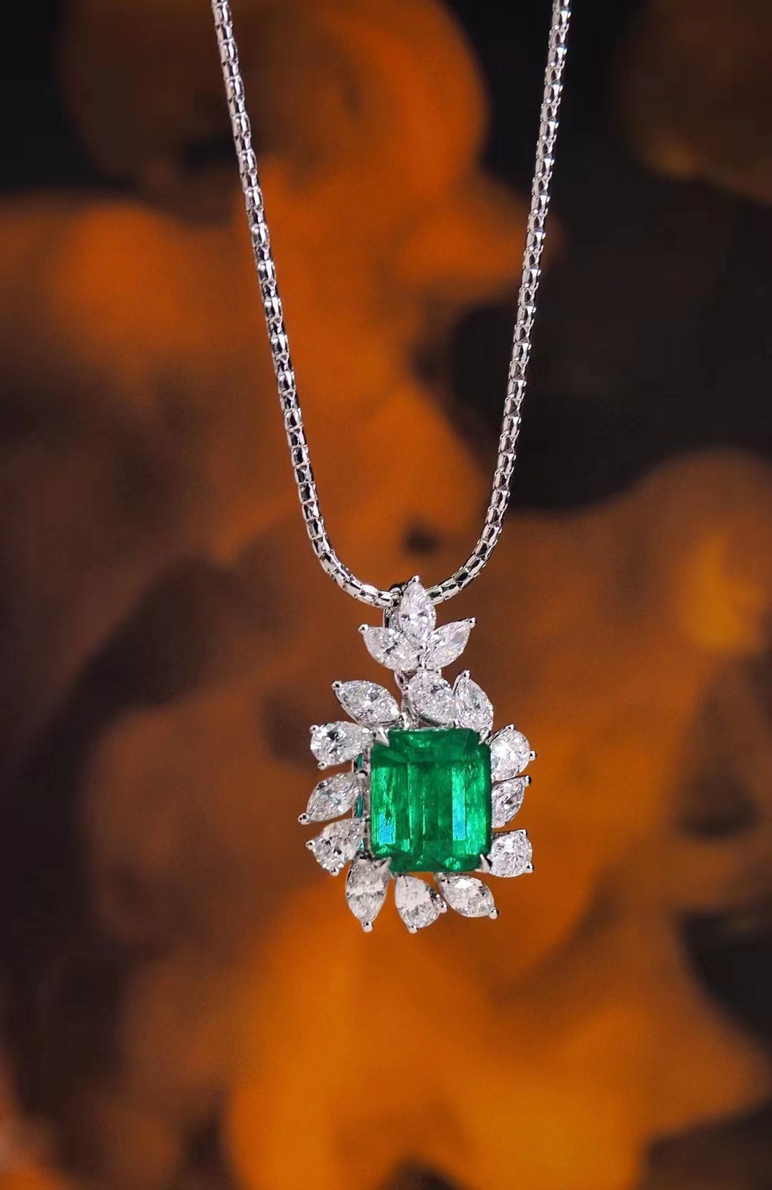 传承祖母绿吊坠的原因有哪些