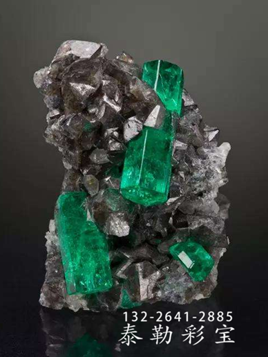 泰勒彩宝：《瞒天过海：美人计》里的赝品珠宝是什么？