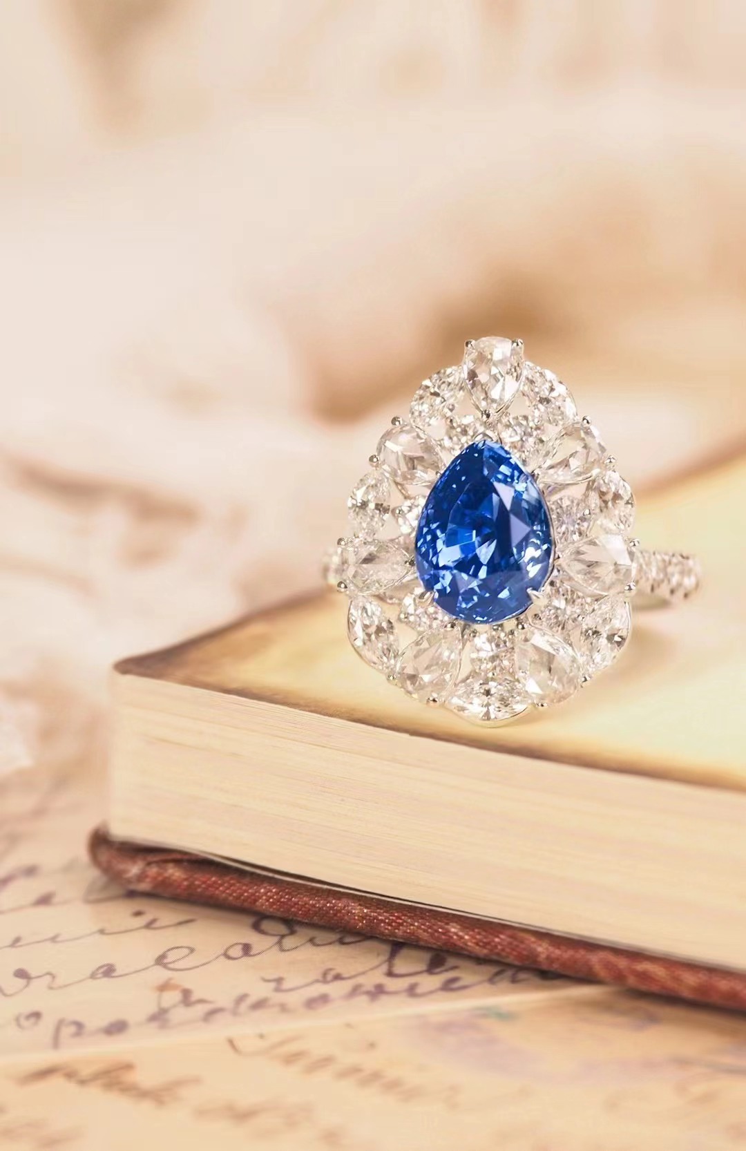 科普：蓝宝石与钻石哪个更珍贵？