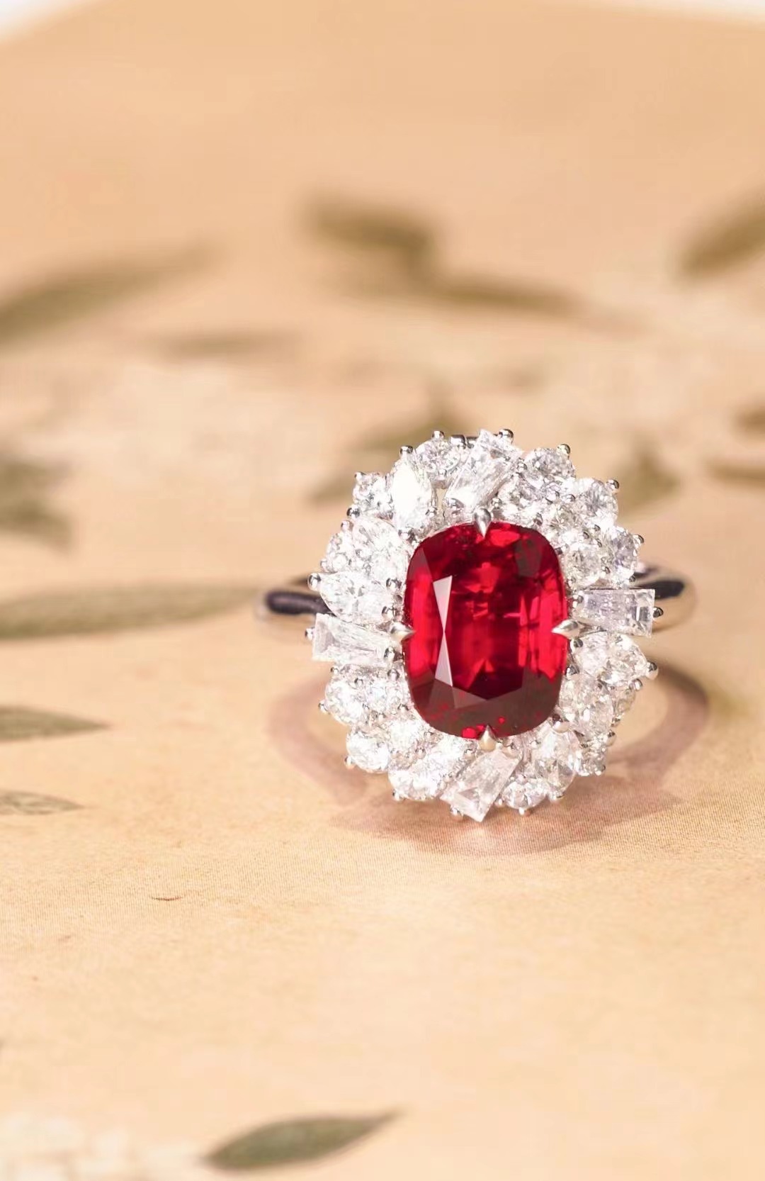 在宝石学家的眼中，鸽血红红宝石都是一样的吗？