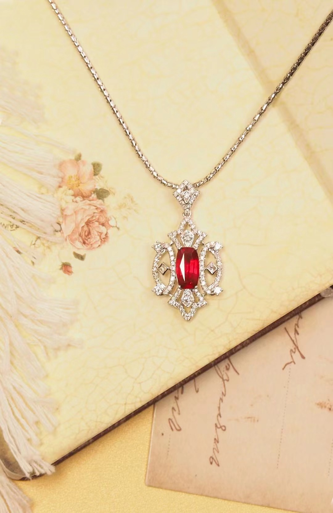 12月4日纽约苏富比：令人屏息的绝色名钻与彩色宝石