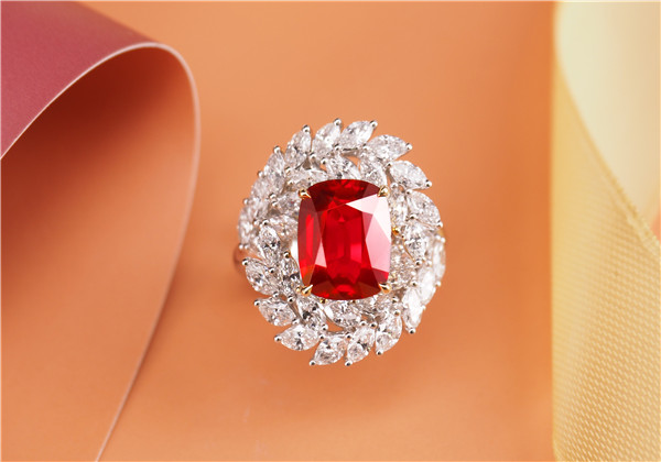 红宝石戒指求婚比钻戒还有仪式感